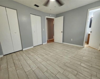 4637 Harbor View Drive - Photo Thumbnail 8