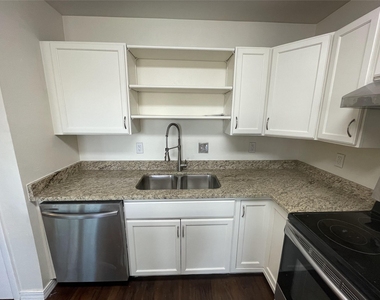 2915 Garden Lane - Photo Thumbnail 5