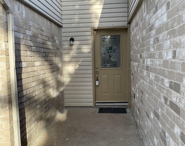2915 Garden Lane - Photo Thumbnail 1