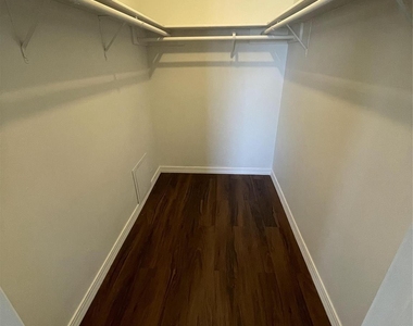 2915 Garden Lane - Photo Thumbnail 11