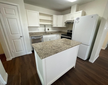 2915 Garden Lane - Photo Thumbnail 4