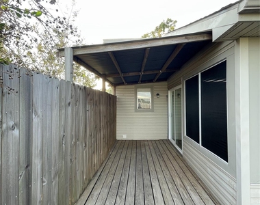2915 Garden Lane - Photo Thumbnail 16