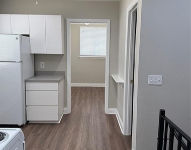 1301 S Howard Avenue - Photo Thumbnail 8