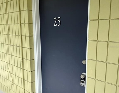 1301 S Howard Avenue - Photo Thumbnail 2
