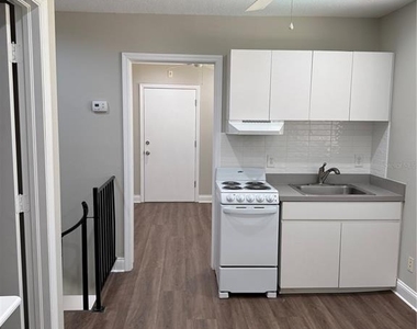 1301 S Howard Avenue - Photo Thumbnail 7