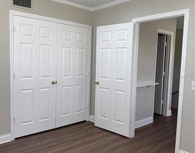 1301 S Howard Avenue - Photo Thumbnail 15