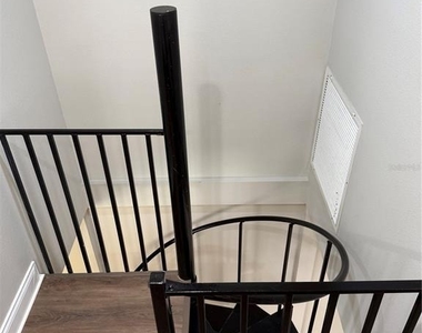 1301 S Howard Avenue - Photo Thumbnail 6