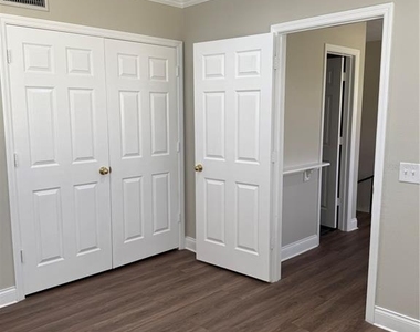 1301 S Howard Avenue - Photo Thumbnail 13