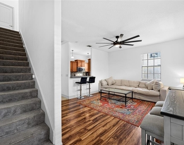 864 17th Ave N - Photo Thumbnail 5