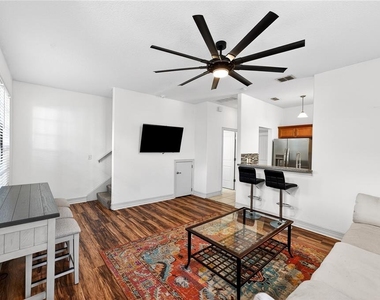864 17th Ave N - Photo Thumbnail 4