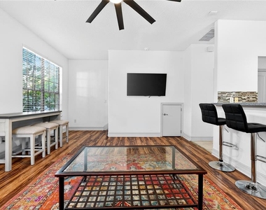 864 17th Ave N - Photo Thumbnail 12