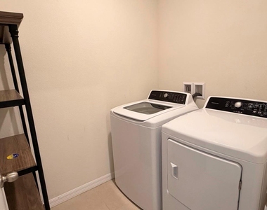 7060 Silverado Ranch Boulevard - Photo Thumbnail 11