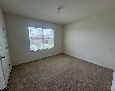 7060 Silverado Ranch Boulevard - Photo Thumbnail 12