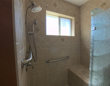 1115 Newport Boulevard - Photo Thumbnail 13