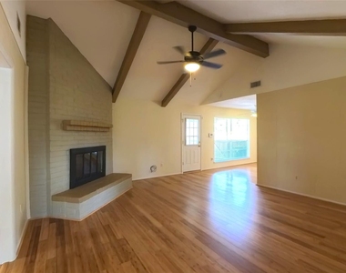 1115 Newport Boulevard - Photo Thumbnail 6