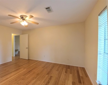1115 Newport Boulevard - Photo Thumbnail 11