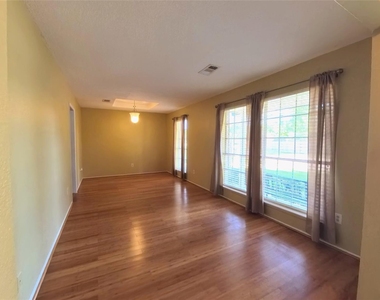 1115 Newport Boulevard - Photo Thumbnail 2