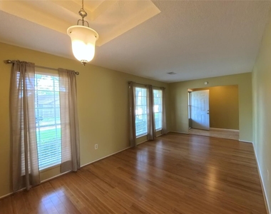 1115 Newport Boulevard - Photo Thumbnail 3