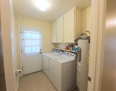1115 Newport Boulevard - Photo Thumbnail 19