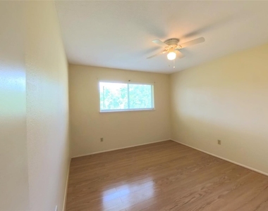 1115 Newport Boulevard - Photo Thumbnail 16