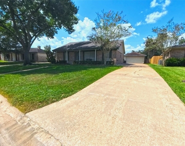 1115 Newport Boulevard - Photo Thumbnail 1