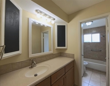 1115 Newport Boulevard - Photo Thumbnail 17