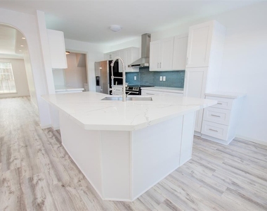 10332 Longmont Drive - Photo Thumbnail 5