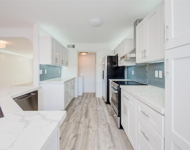 10332 Longmont Drive - Photo Thumbnail 6