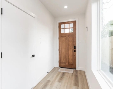 1611 Erin Street - Photo Thumbnail 6