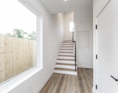 1611 Erin Street - Photo Thumbnail 7