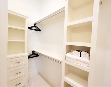 706 Delano Street - Photo Thumbnail 22