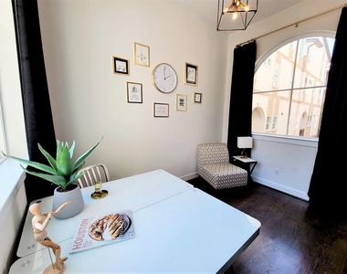 706 Delano Street - Photo Thumbnail 11