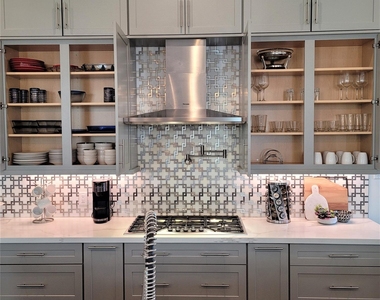 706 Delano Street - Photo Thumbnail 7