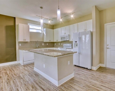 1801 Houston Street - Photo Thumbnail 11