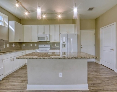 1801 Houston Street - Photo Thumbnail 10