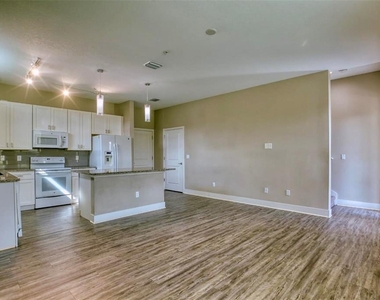 1801 Houston Street - Photo Thumbnail 8