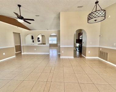 913 Nancy Court - Photo Thumbnail 2
