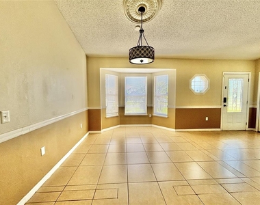 913 Nancy Court - Photo Thumbnail 3