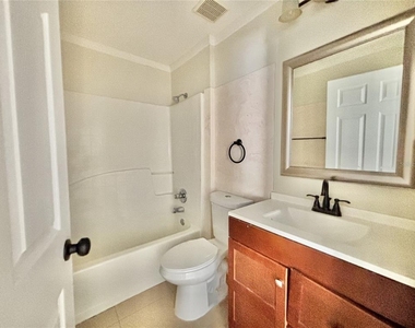913 Nancy Court - Photo Thumbnail 13