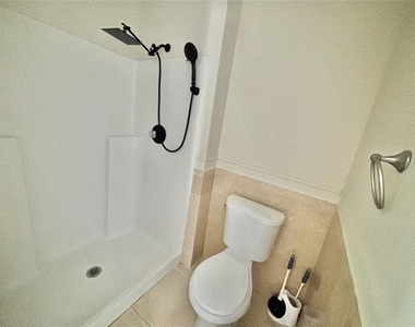 913 Nancy Court - Photo Thumbnail 14