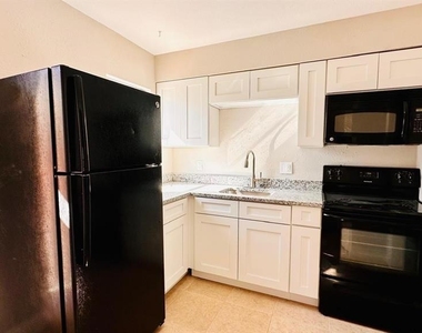 390 W Haines Boulevard - Photo Thumbnail 1