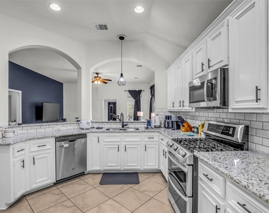 31803 Forest Park Trail - Photo Thumbnail 14