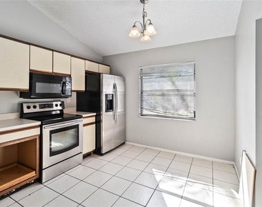 218 Cranbrook Drive - Photo Thumbnail 4