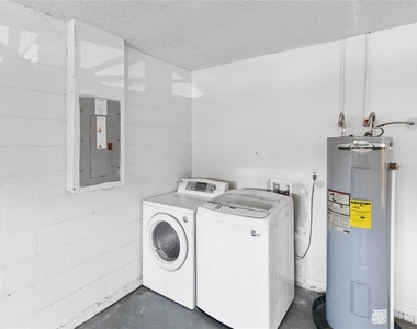 218 Cranbrook Drive - Photo Thumbnail 15