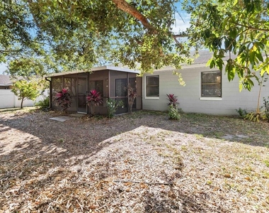 218 Cranbrook Drive - Photo Thumbnail 20