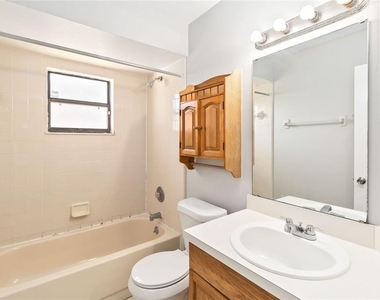 218 Cranbrook Drive - Photo Thumbnail 14