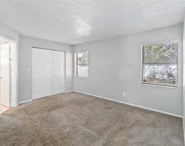 218 Cranbrook Drive - Photo Thumbnail 6