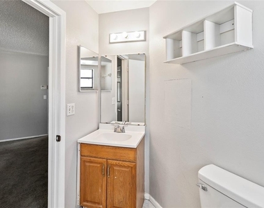 218 Cranbrook Drive - Photo Thumbnail 8
