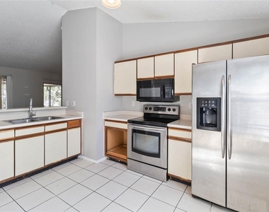 218 Cranbrook Drive - Photo Thumbnail 5
