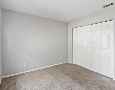 218 Cranbrook Drive - Photo Thumbnail 13
